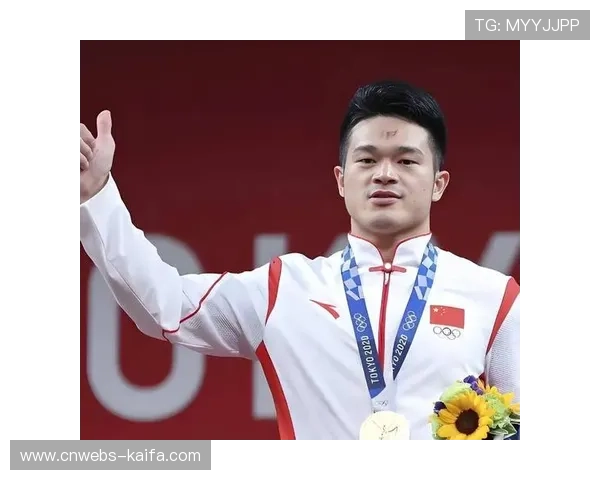 老将石智勇实现全运会举重三连冠,含泪吻别杠铃宣布退役 老将石智勇实现全运会举重三连冠,含泪吻别杠铃宣布退役